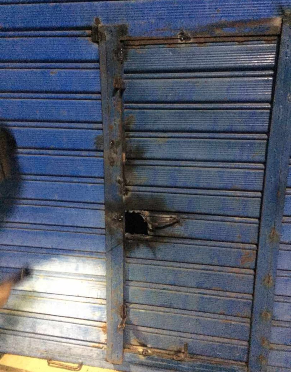 psiconanyve's tweet photo. @EfectoCocuyo El presidente de Mercabar nos está robando los galpones en mercabar, necesitamos ser escuchados https://t.co/q1KnzcsN2Y