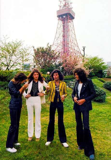 ImagenRetro's tweet photo. Queen en Japón, 1975. https://t.co/KoXtEOXeuW