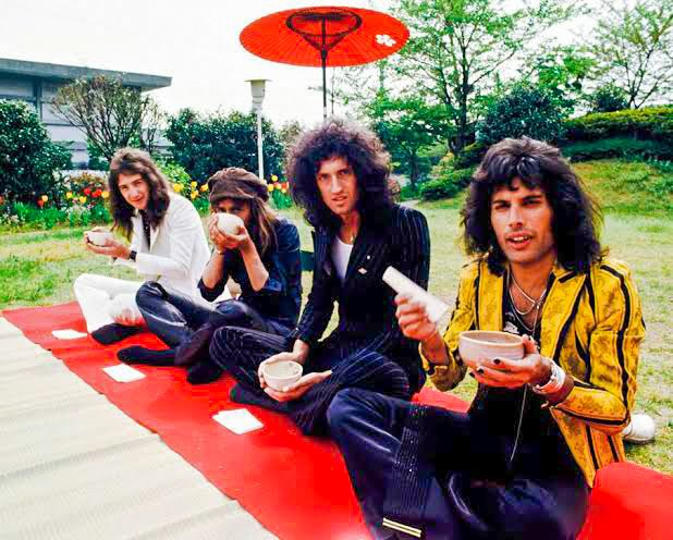 ImagenRetro's tweet photo. Queen en Japón, 1975. https://t.co/KoXtEOXeuW