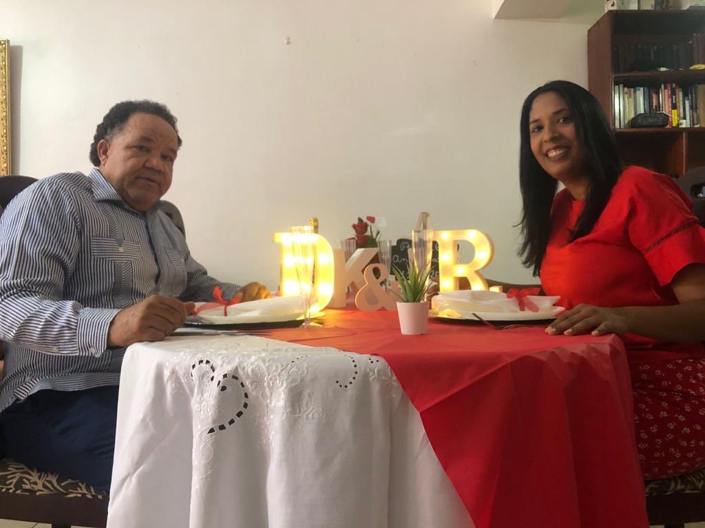 Roxmartinezl's tweet photo. Disfrutando en buena compañía, mi amor🤗
#enamores😍
#felizsábadodeaniversario https://t.co/BY7jvurpzI