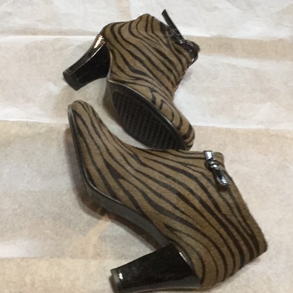 TraceyBrasel's tweet photo. So good I had to share! Check out all the items I'm loving on @Poshmarkapp #poshmark #fashion #style #shopmycloset #aerosoles #cottonon #bbdakota: https://t.co/XtgJXgjm5i https://t.co/xR7pOl5gN2