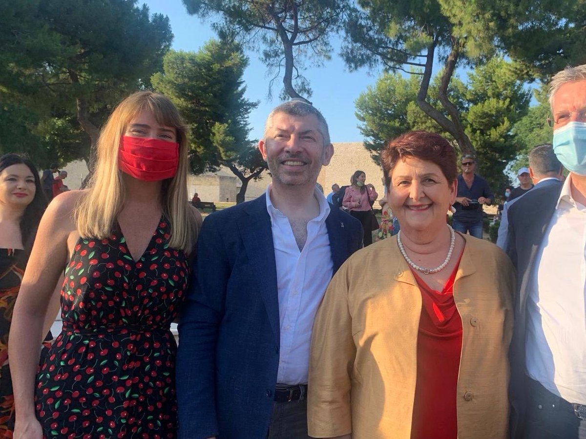 Maria Elena Boschi tweet media