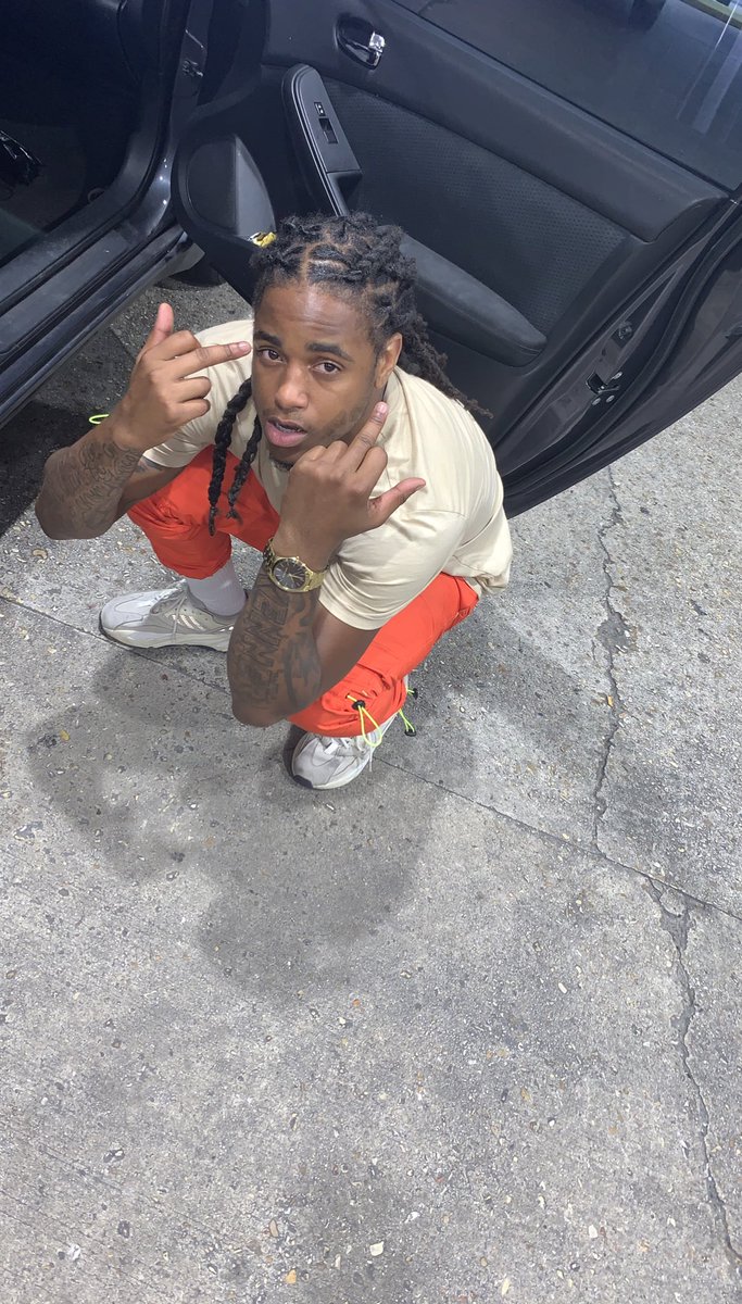 Terio_27's tweet photo. i skip the frontin &amp; stick to keeping it trill 👽 #PropsEnt💙 https://t.co/sIRYDlZQEq