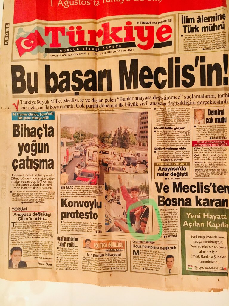 11 Temmuz 1995 #Srebrenitsa katliamını sessiz kalmamak için 9 yaşında Edirne’ye kadar yüzlerce araçlık konvoyla sınıra dayanmıştık. Bosna savaşında yapılan zulüm ve katliamları 25yıldır unutmadık hiç unutmayacağız ve unutturmayacağız. 
Şehitlerin ruhu şâd olsun #Srebrenitsa25Yıl
