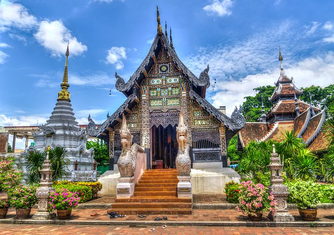 Conocer #Tailandia con algunos de los rincones más inolvidables del mundo.🌅os templos de Bangkok, el Triángulo de Oro, la aldea de las mujeres jirafa, campamentos de elefantes🐘, las playas de Phuket y muchísimas experiencias inolvidables. #volveraviajaressalud  #Politours