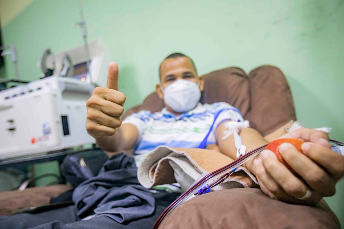 SaludSV's tweet photo. Más salvadoreños recuperados de #COVID19 se acercan al @hospitalbloom, para donar plasma convaleciente y contribuir a la pronta recuperación de las personas que continúan luchando contra esta enfermedad. 

¡Gracias por su solidaridad! https://t.co/a8Hu3hkvyK