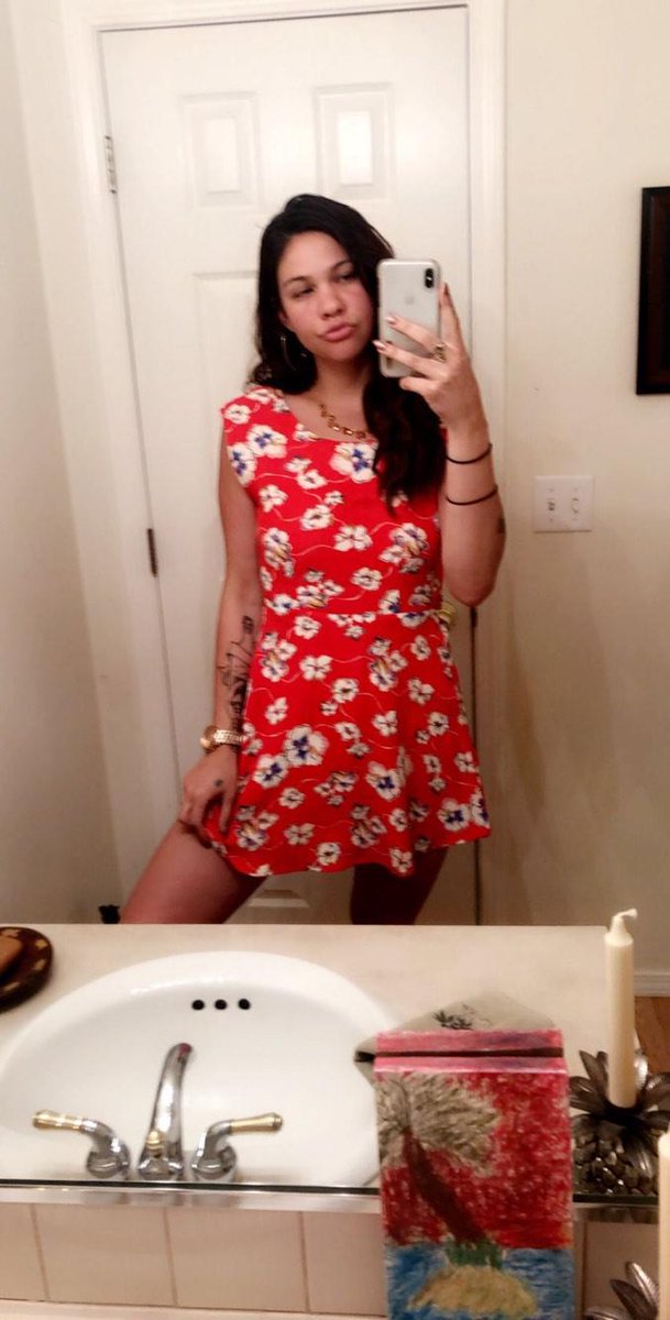 fxmskx0's tweet photo. Heyy im new here! Who wants to be my sugar daddy! Or wants to get spoiled with pics ;))? #sugarbaby #sugardaddy https://t.co/f0wUkafbRC