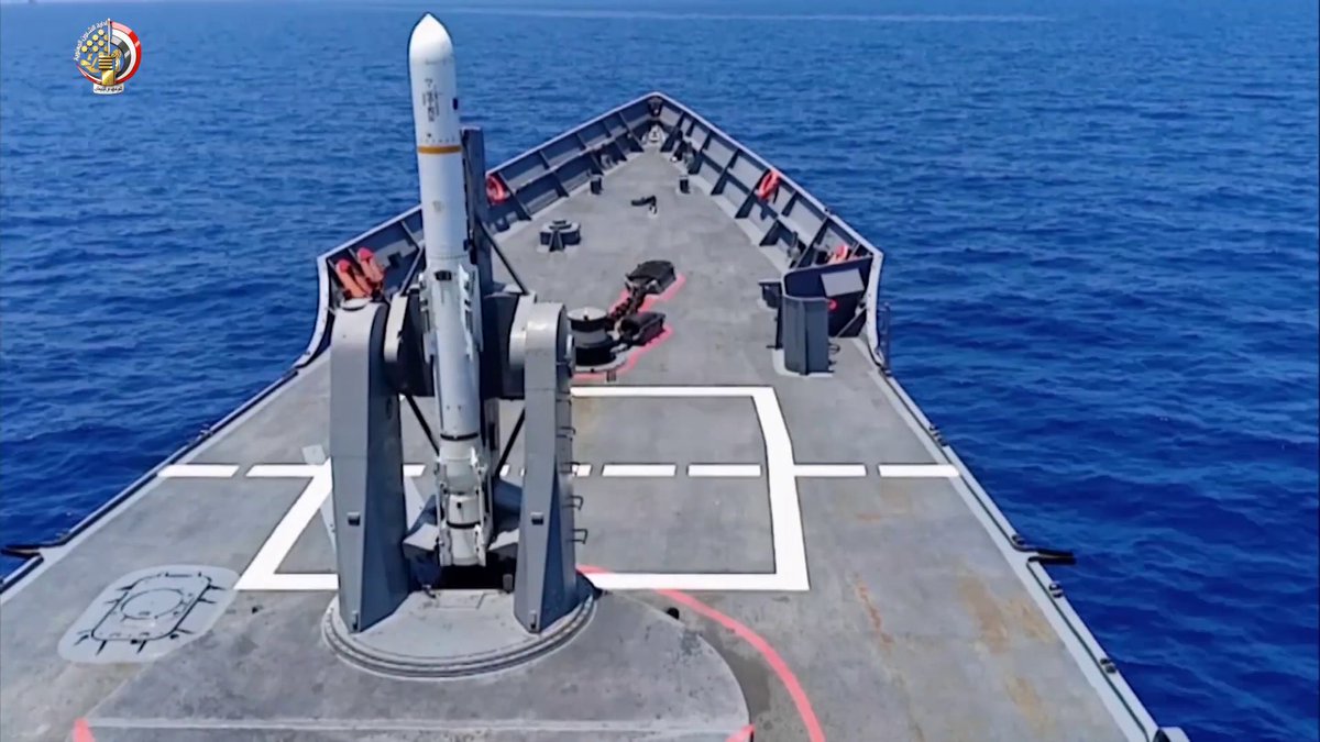 egyptfwd's tweet photo. Meanwhile, destroyers and frigates launched surface-to-surface missiles, a submarine launched a surface depth charge and aircrafts conducting air-to-surface missile attacks.
#EgyptForward #Hasm2020 #Egypt #MiddleEast | #حسم_٢٠٢٠ https://t.co/qH0IPazJc2