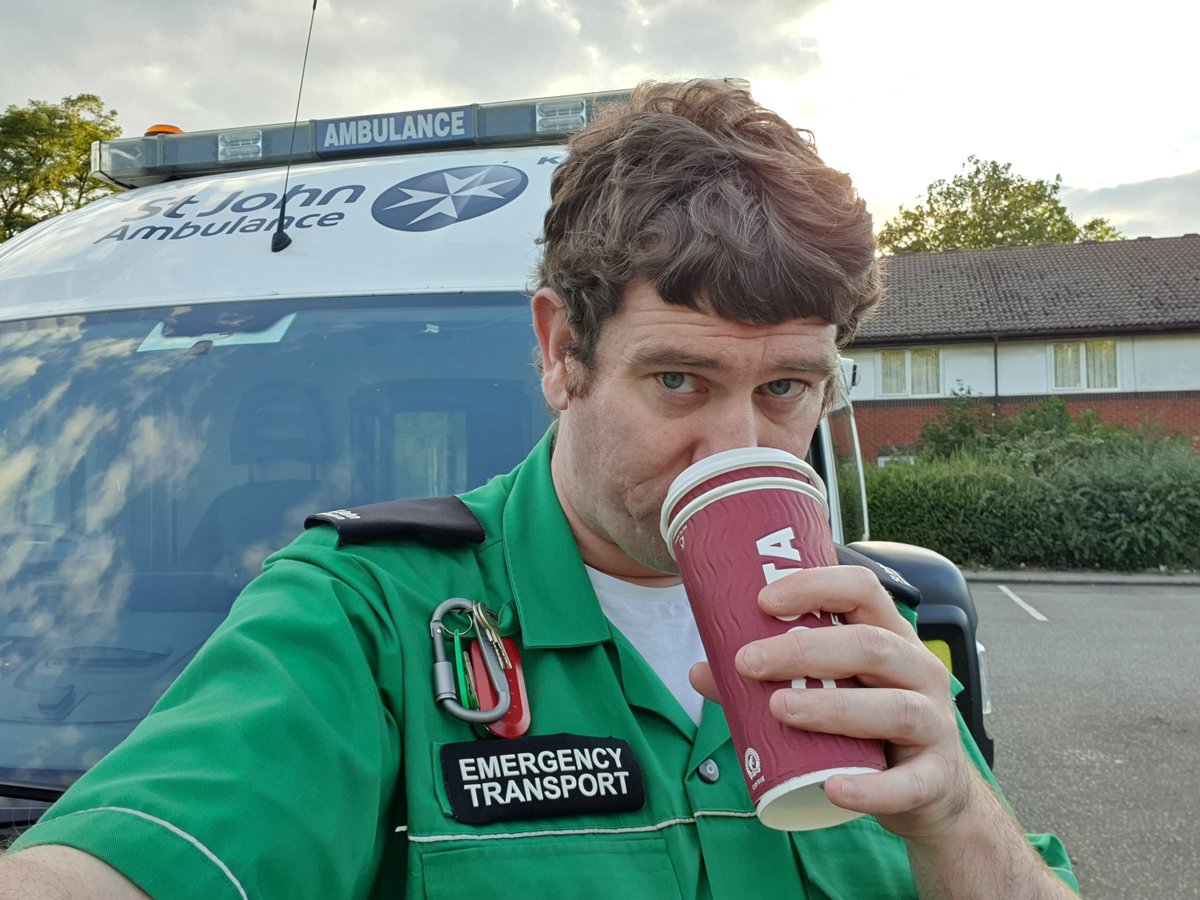 software_emt's tweet photo. Another day working with #StJohnPeople from #London doing a shift with @stjohnambulance for @Ldn_Ambulance, with another fine opportunity for a #ServicesSelfie https://t.co/1kRvTuoopj