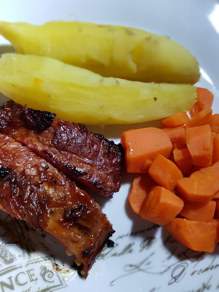 __Onthatile_'s tweet photo. Dinner 🥘 #fetchyourbody2020 #Day107ofLockdown https://t.co/vrf78rIoNa