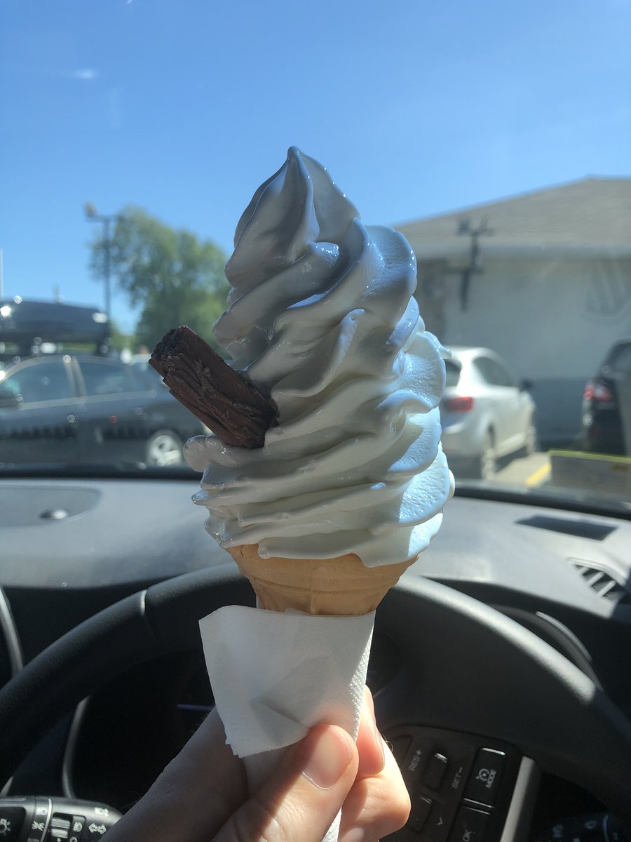 thesaturdayman's tweet photo. Spectacular day for it today in #DunmoreEast #Waterford
Pictured also the 🐐 of 99s from #Jaybees
Not too sure about some of the social distancing I witnessed - if any! 🙄 https://t.co/aIEvJTTz2i