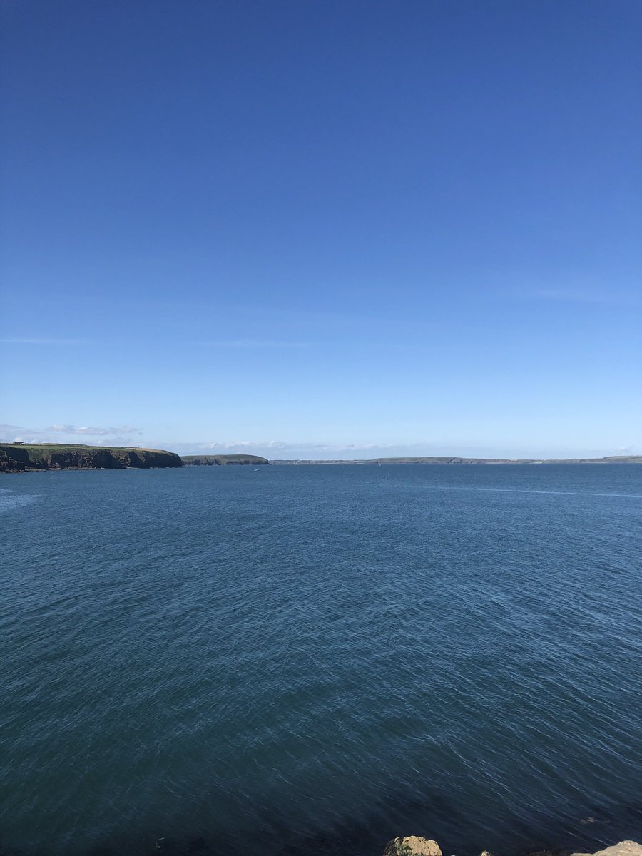 thesaturdayman's tweet photo. Spectacular day for it today in #DunmoreEast #Waterford
Pictured also the 🐐 of 99s from #Jaybees
Not too sure about some of the social distancing I witnessed - if any! 🙄 https://t.co/aIEvJTTz2i