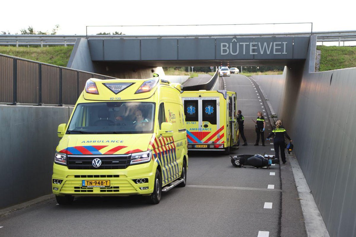 Scooterrijder en bijrijder gewond na val in Tunnel Butewei -.