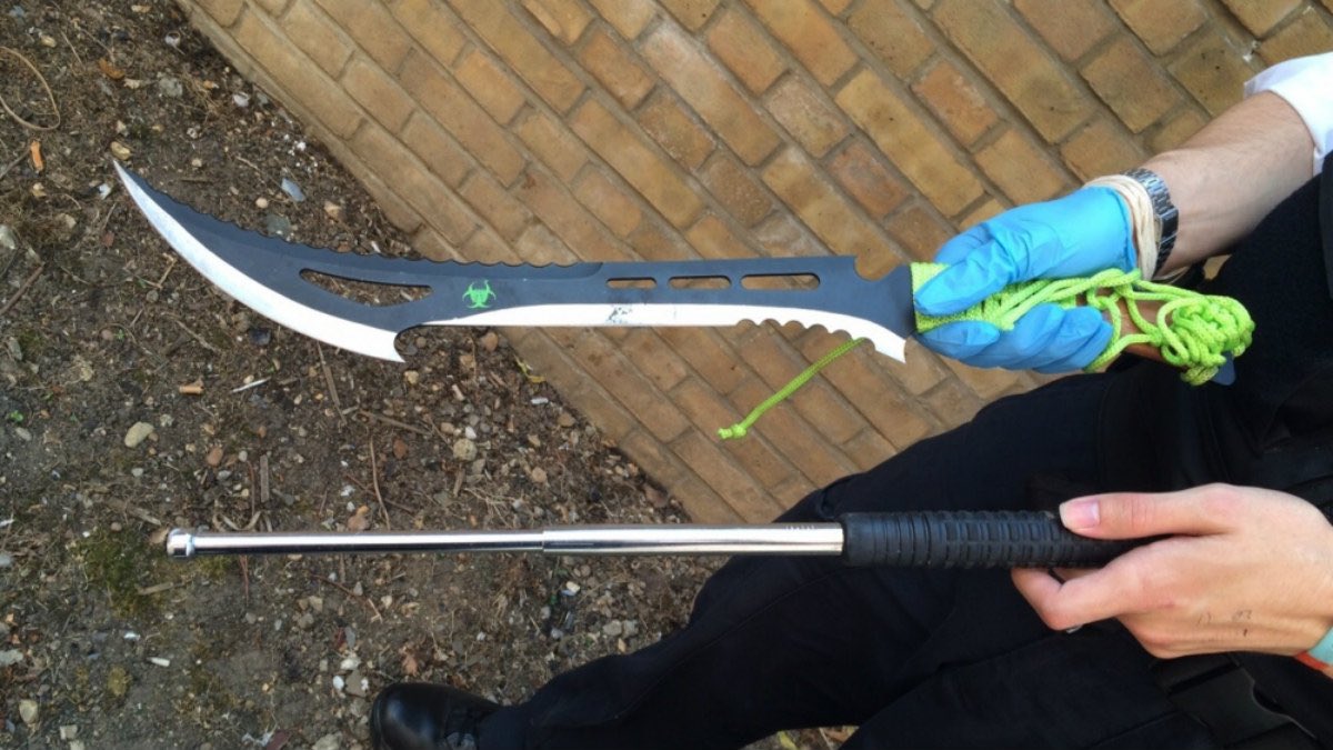 PCJimmyConway's tweet image. Stats can be both helpful &amp;amp; unhelpful. 

Here’s an example:
10 lads fighting in a park and run from the scene after one stabs another.

Police #stopandsearch 10 lads.

One knife located.  

On this occasion it’s a 10% success rate. Or 100% depending on your interpretation.