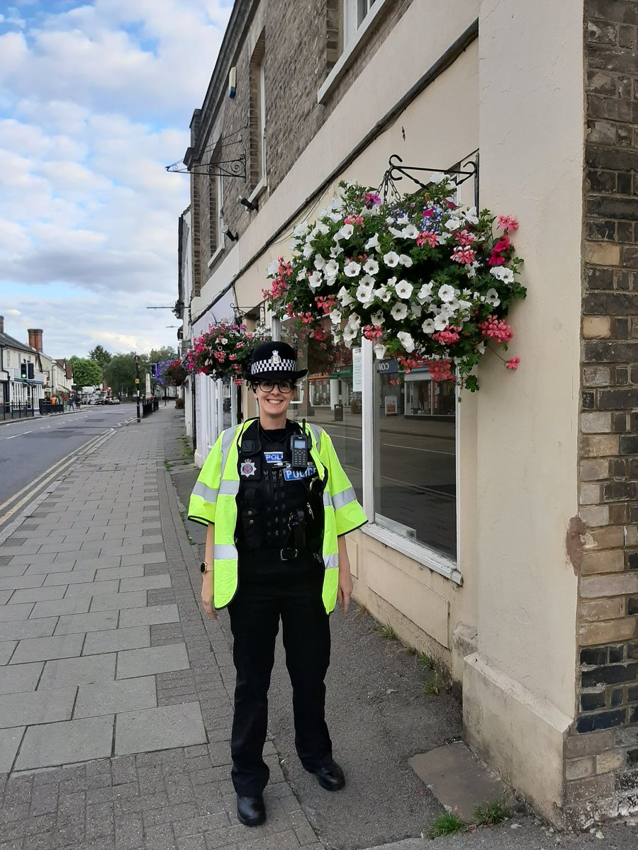 sc_martinhalls's tweet photo. Out and about on high-vis patrol in Dunmow. Thank you to everyone keeping to social distance guidelines and enjoying themselves. Please remember, the double yellow lines are not for parking on, no matter how desperate you are for that takeaway! #cleared #StaySafe https://t.co/eXpPhpOgRk
