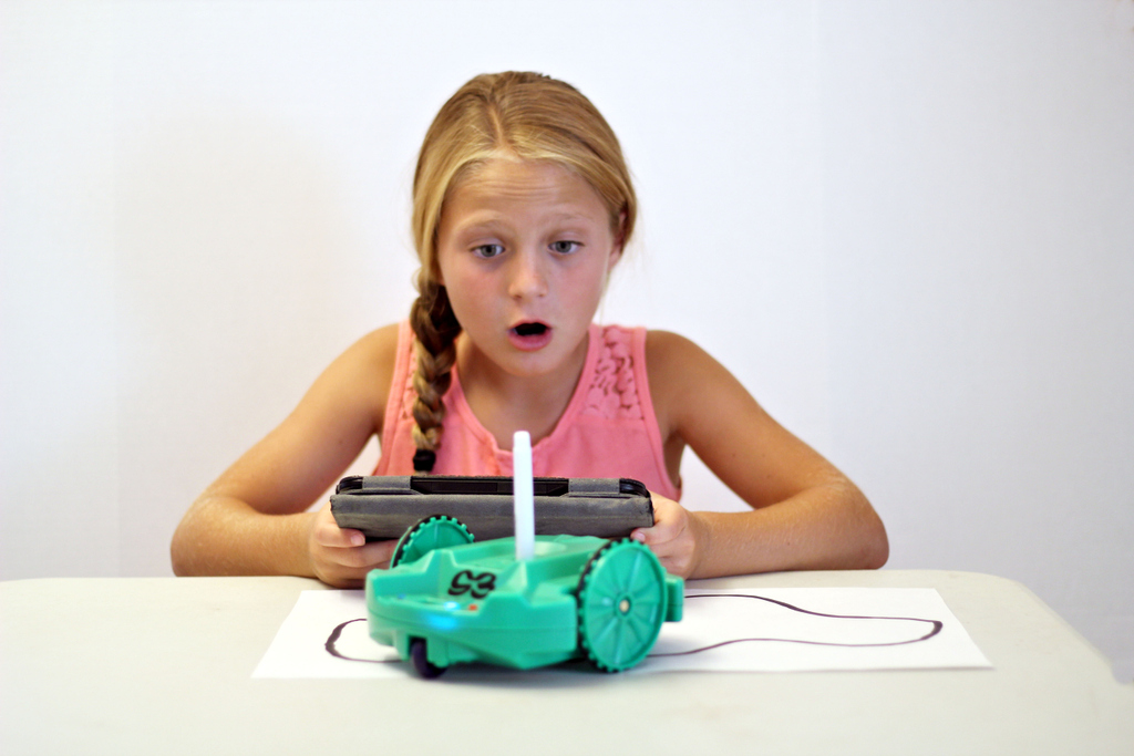 exploringrobots's tweet photo. Make this robot draw, dance, and run mazes! Discover coding and then help save the day as an emergency ambulance!

#STEMed #STEMteachers #ExploringRobots https://t.co/8RlVEhLap2
