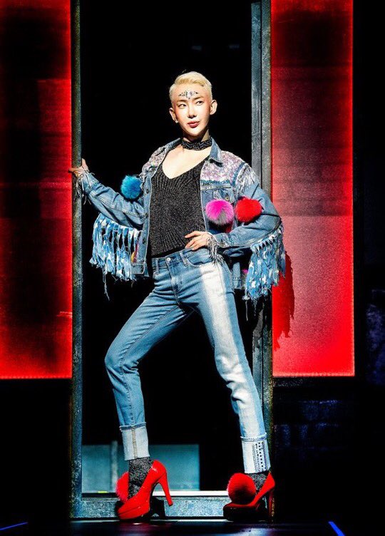  Jo Kwon from 2AM, Ren from Nu'est, and Mj from Astro are in a musical where they play as a drag queen