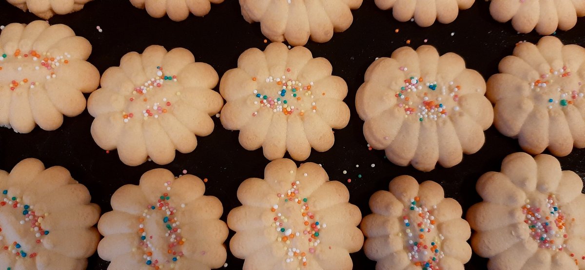 Basani_H's tweet image. Something floral!🏵 #Thalinahs #CT #BakedToOrder