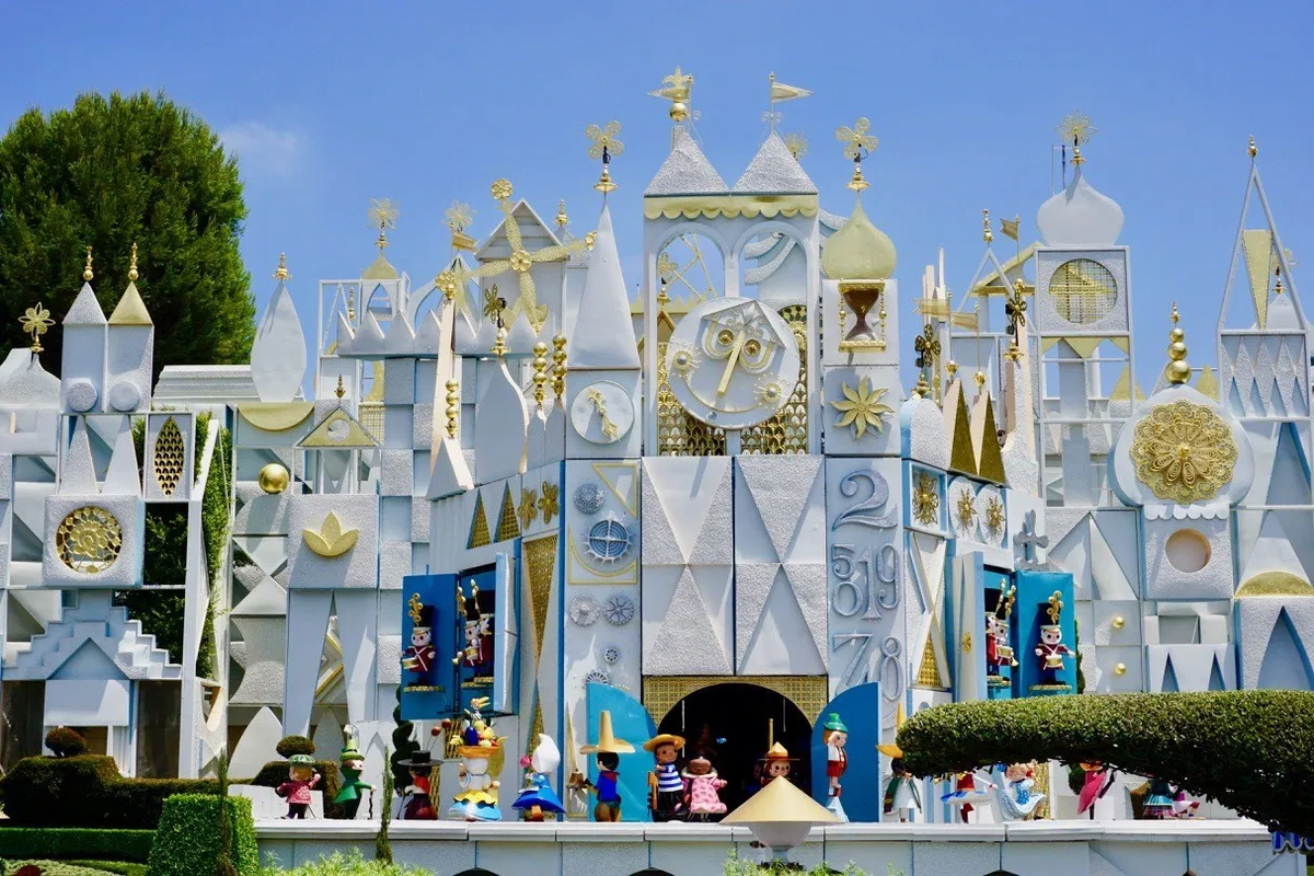 "It's a Small World":(you may disagree, but)Tomorrowland (2015) 130 minutes