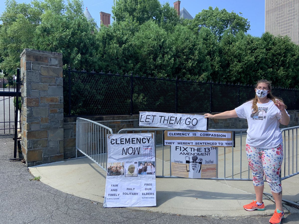 RAPPcampaign's tweet photo. HAPPENING NOW: We’re outside @NYGovCuomo’s mansion as part of a national day of action to #FreeThemAll. COVID + Prisons = Death. #LetTheGo https://t.co/WibR4u4o6J