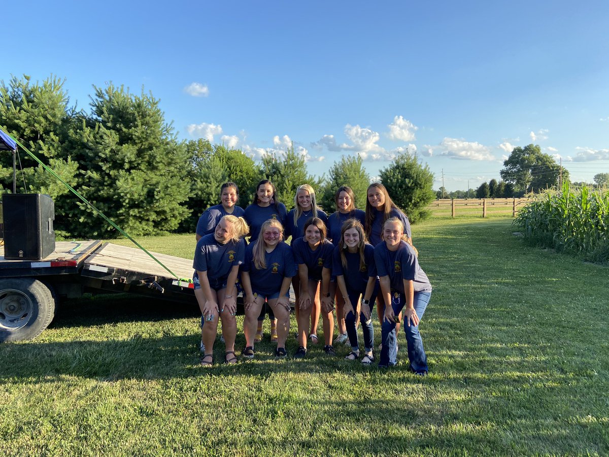ffa_cascade's tweet photo. Better late than never to recognize our members! Many thanks to officer team for their hard work and our friends Walker Robinson from Arkansas, and Alex Miller from Kentucky for making the drive to pick and sing, and past state FFA treasurer Noah Berning for sharing a few words!! https://t.co/080ZdGNfWs