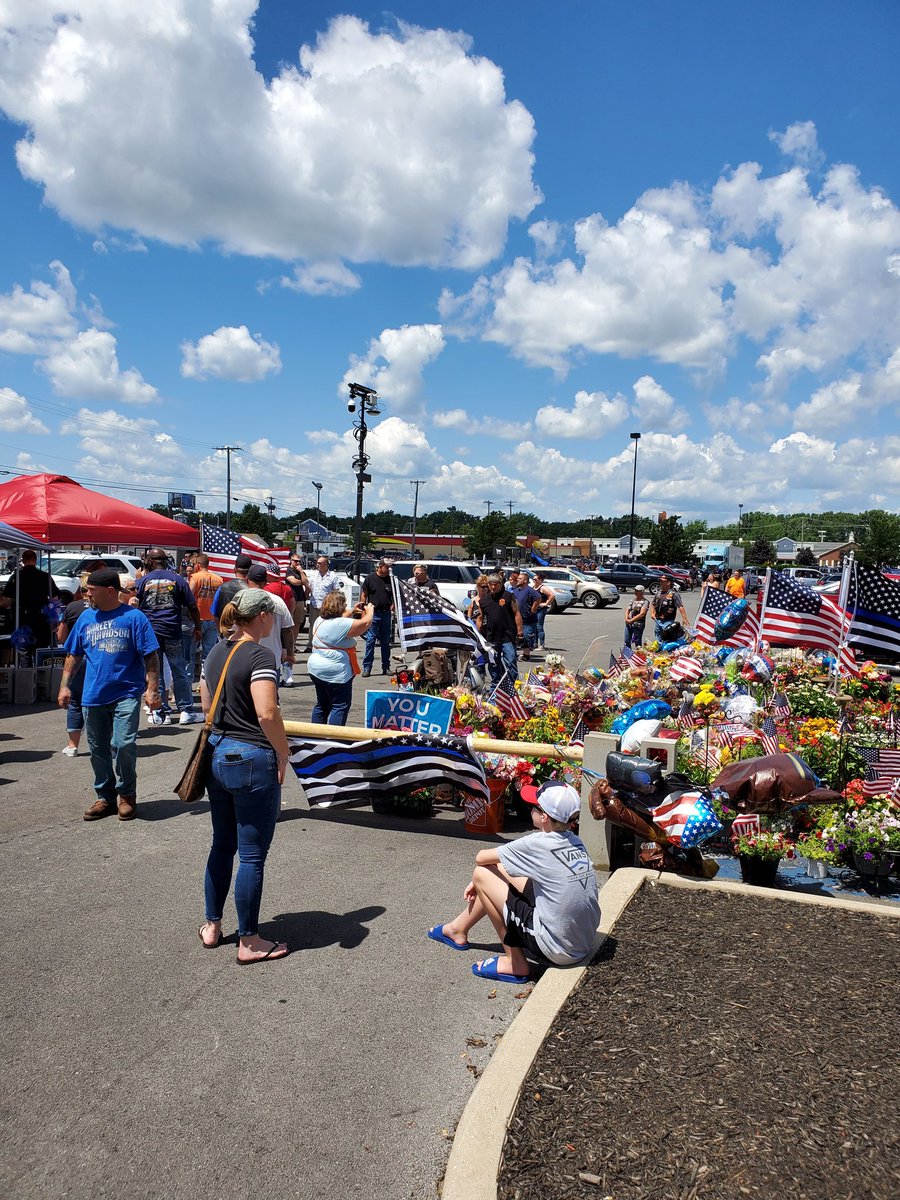 HD Nuhfer (@hdnuhfer) on Twitter photo A beautiful surprise when the community shows up to pay their respects to Officer Dia and his family! 280 bikes and vehicles!! @AsalazarHD3848 <a href="/ericjroll/">Eric Roll</a> <a href="/SeanMatson_THD/">Sean Matson</a> <a href="/DorthanalL/">Dorthanal Leonard</a> <a href="/cgerdemann/">Christa Gerdemann</a> A beautiful surprise when the community shows up to pay their respects to Officer Dia and his family! 280 bikes and vehicles!! @AsalazarHD3848 <a href="/ericjroll/">Eric Roll</a> <a href="/SeanMatson_THD/">Sean Matson</a> <a href="/DorthanalL/">Dorthanal Leonard</a> <a href="/cgerdemann/">Christa Gerdemann</a>