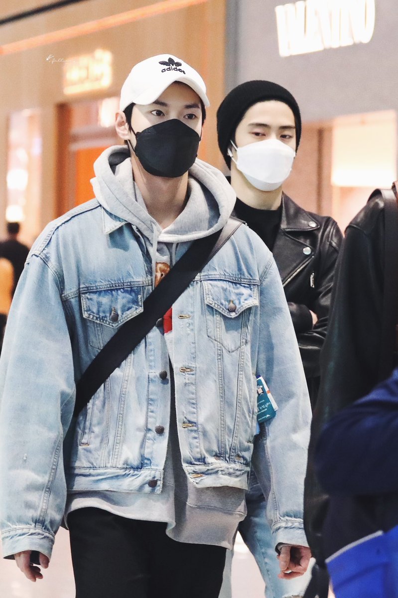 _jeongjenhyun's tweet photo. พูดแบบไม่ชิปนะ จะวิ่งราวกระเป๋ากันเหรอ https://t.co/8W8xiNYzIL