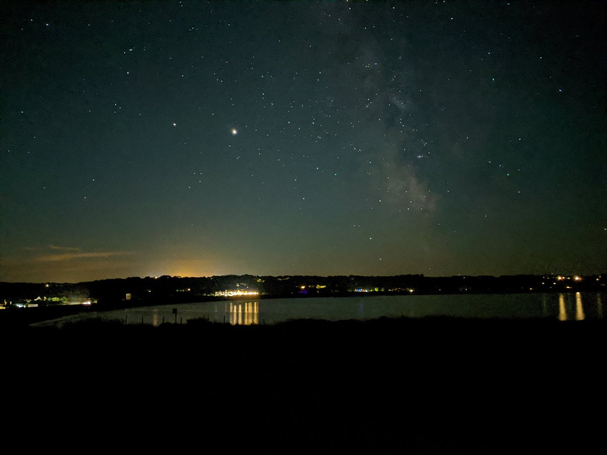 flexagonmusic's tweet photo. More nightime phonecam adventures. Comet Neowise just above the horizon/ sea at 1am in Guernsey.
#Guernsey #Vazon #forthommet #forthommetguernsey #comet #cometneowise #neowise #space #nightphotography #astrophotography #pixel3a #teampixel #nightsight #phonecam https://t.co/JF39NmI3B2