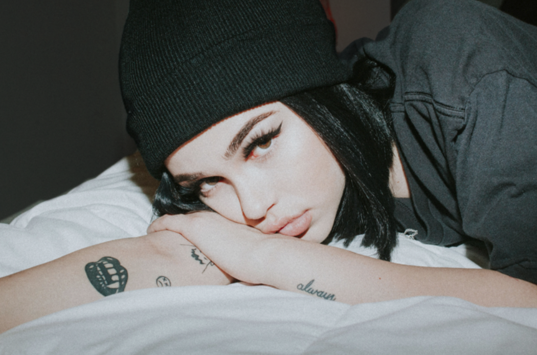 Thenha_collins's tweet photo. available out now #MoonlightLyricsVideo 

access https://t.co/Ljb1dRY2xs

I'm so looking forward to the release of the clip, I count on you #ERROR✨ https://t.co/5ERLgHRJUU