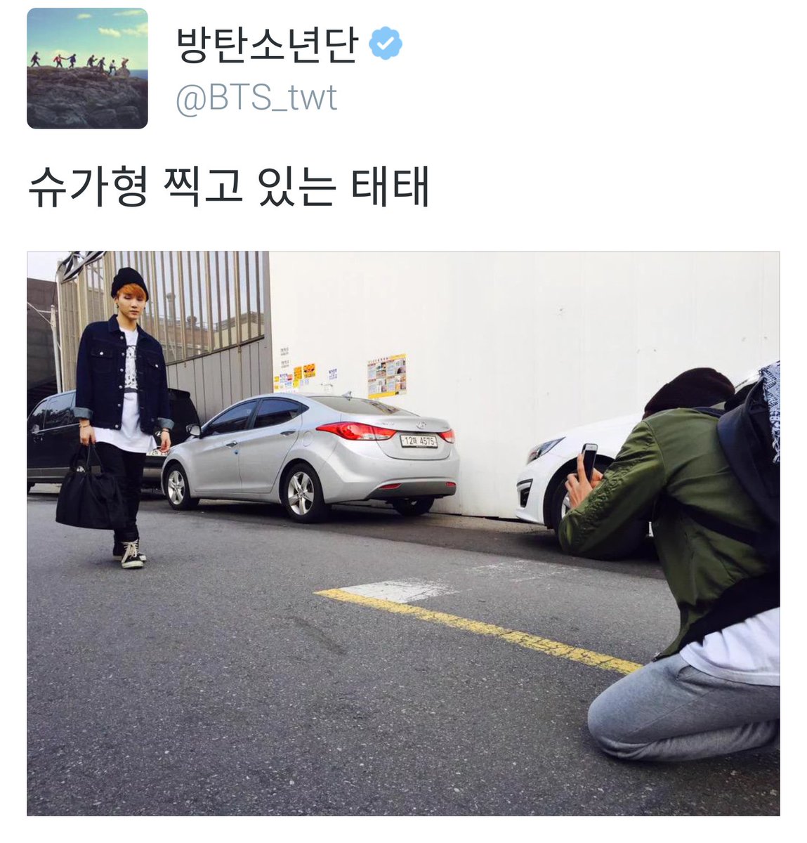 : ah, V also secretly took photo of me: Taetae taking photo of Suga hyung: Jimin taking photi of Jimin: what... is wrong with these people...