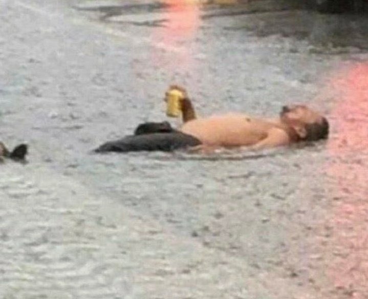 eduardanoir's tweet image. eu lembrando que não vou pro aviões fantasy nem pro garota vip #TamoJuntoSkol