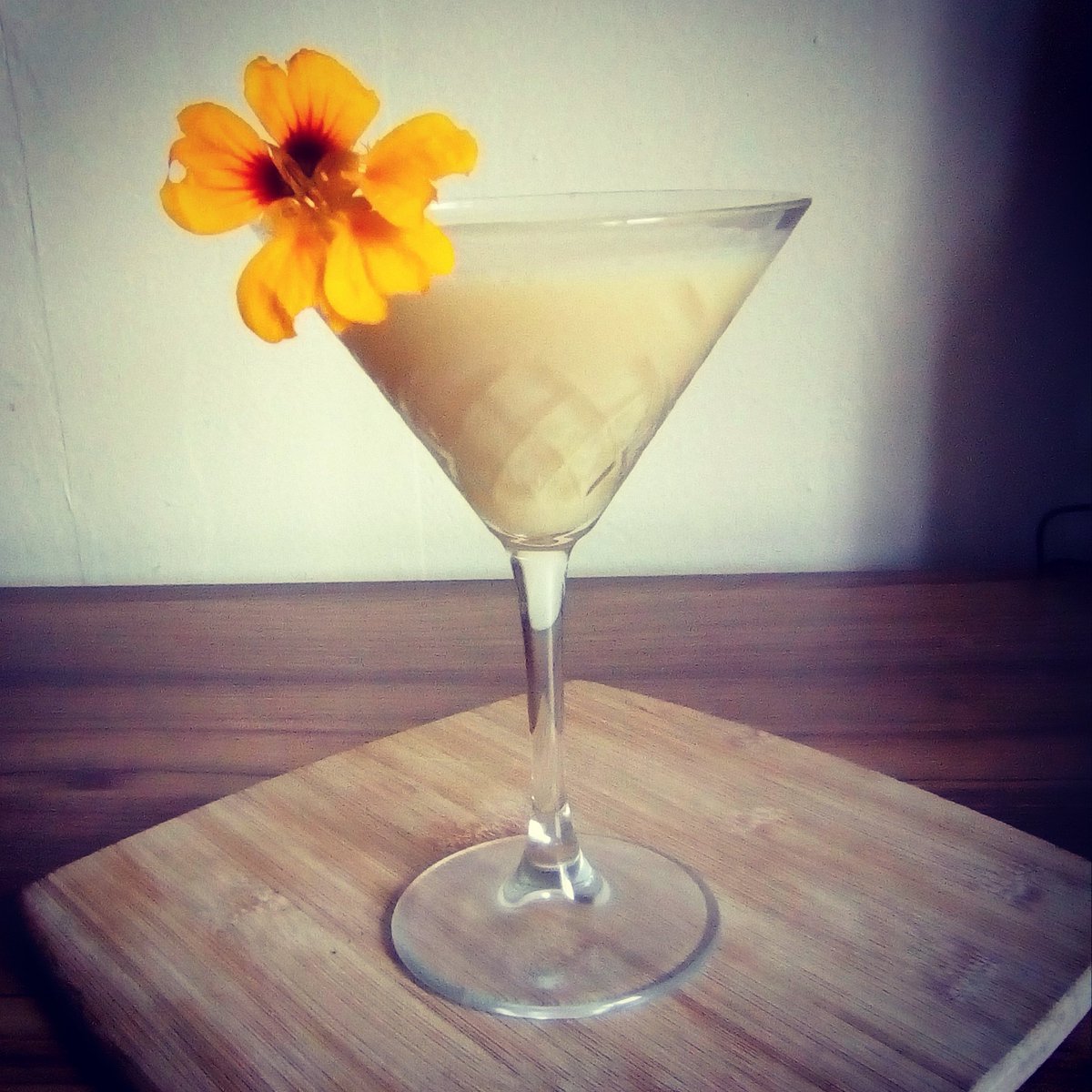Claire_P_Scott's tweet photo. A coconut daiquiri.
#saturdaynightcocktail #homemadecocktail #homebar #cocktails #garnishfun #garnish #garnishgame #homemixologist #mixology #mixologist #homebar #drinksofinstagram #rum #rumlove #rumlife #loverum #rum #rumdelights #daiquiri #coconutdaiquiri #daiquiridelights https://t.co/afuIgeOeba