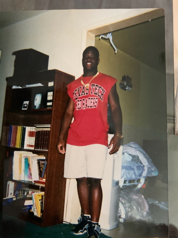 mrhgw23's tweet photo. You couldn't tell me nothing. Gold chain with the Jesus piece. https://t.co/bpalxeGD9d