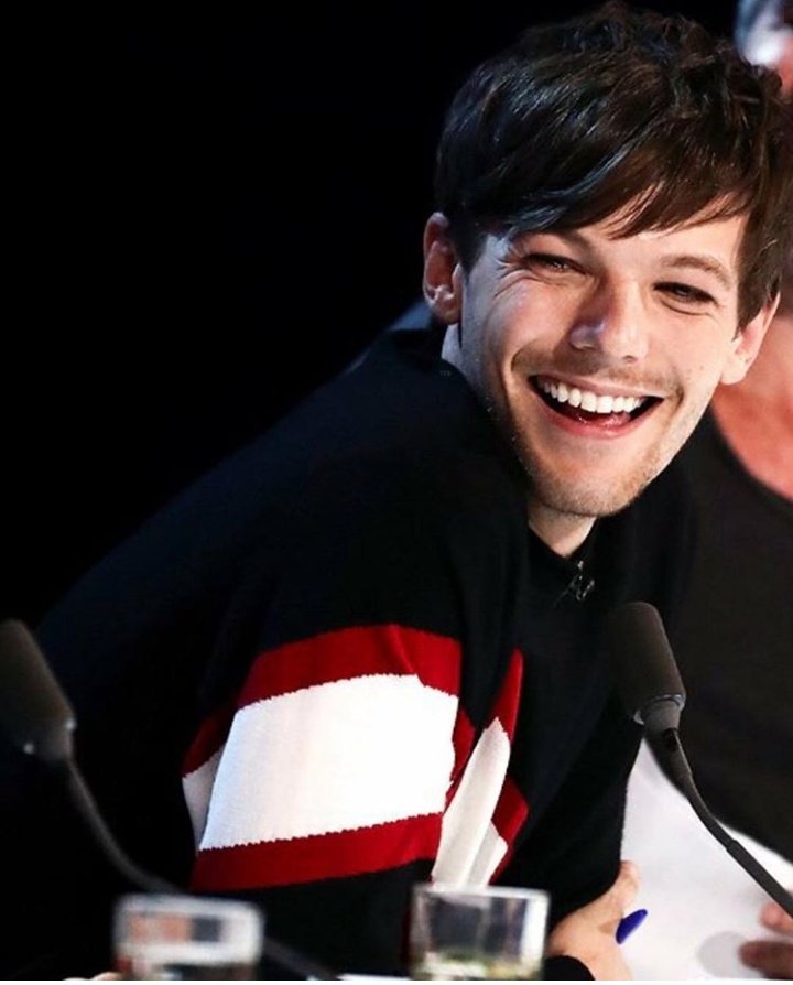 tomlinsovna tweet picture