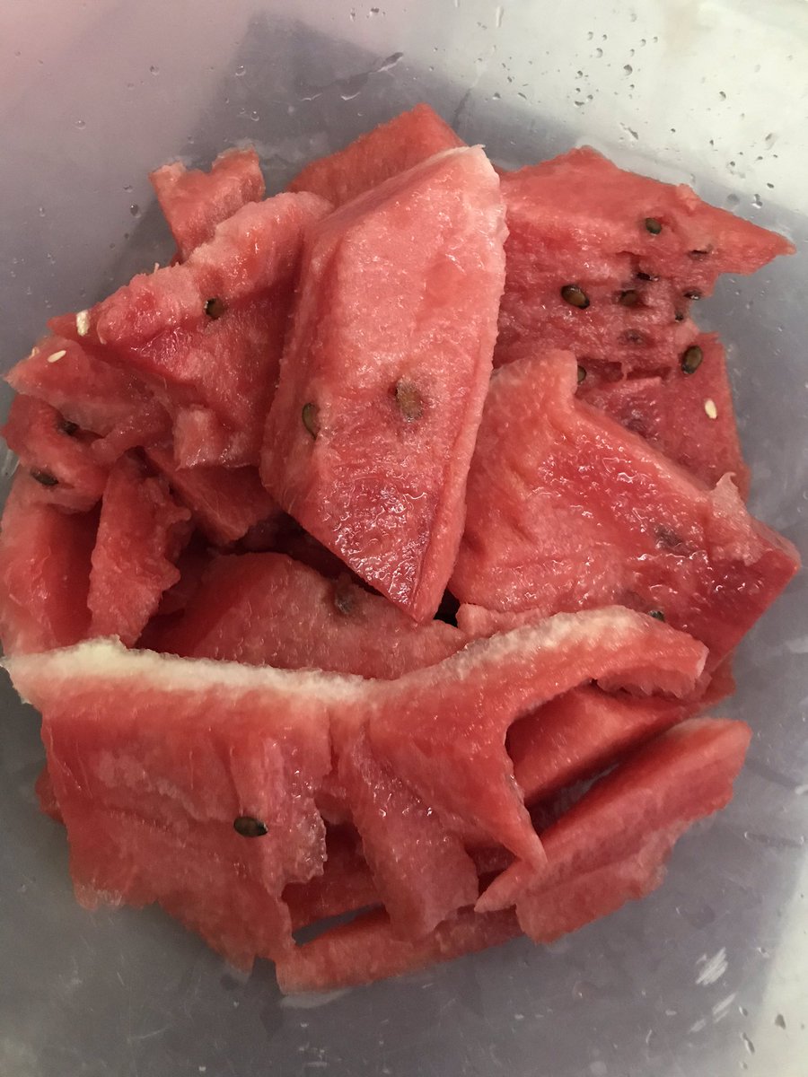 Babam karpuzu rencide etmiş pardon doğramış