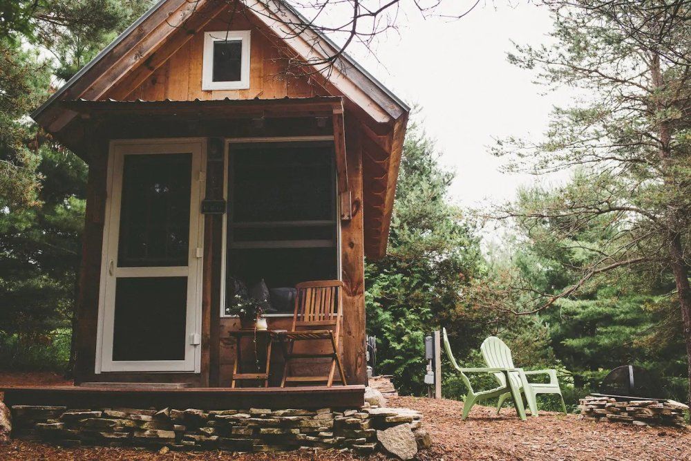 19 Tiny Houses in #Michigan You Need to Stay in on Your Next Vacation --> buff.ly/3fxXo8l via @endlesdistances #travel #Airbnb #tinyhouse