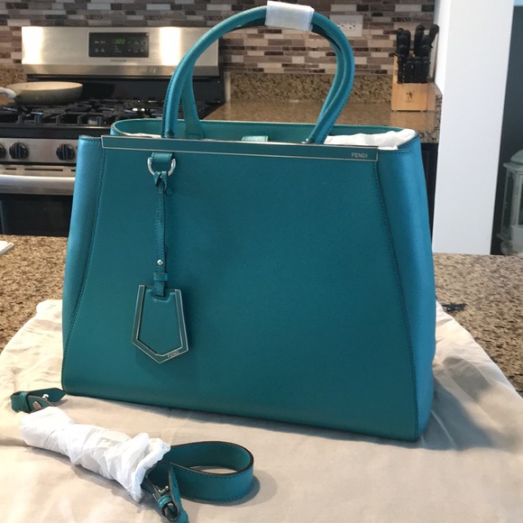 TheCaeo's tweet image. So good I had to share! Check out all the items I'm loving on @Poshmarkapp #poshmark #fashion #style #shopmycloset #fendi #dolcegabbana: posh.mk/PxRkNKEL27