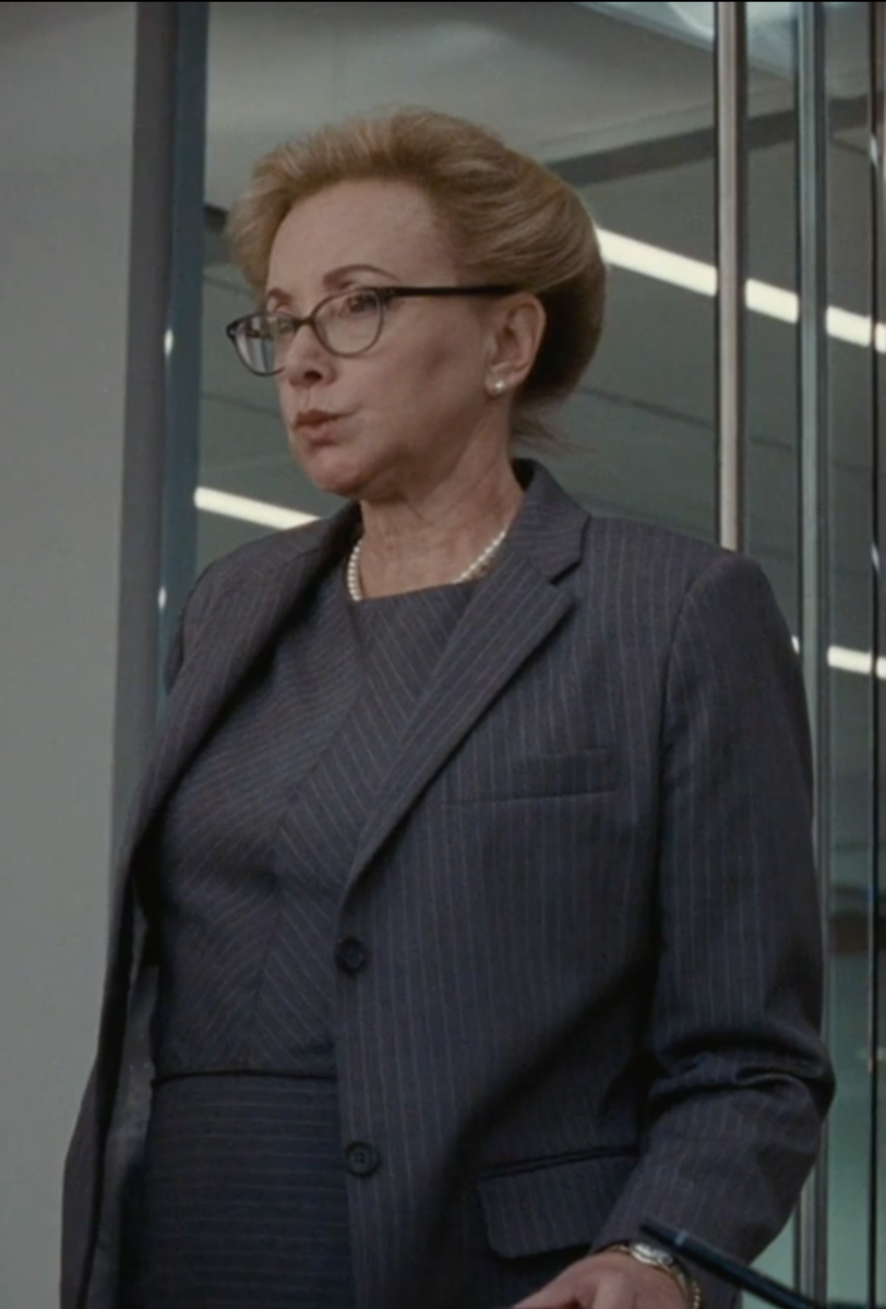 #40: She actually wears this one twice in s1 which is practical!! But also extraordinarily forgettable.