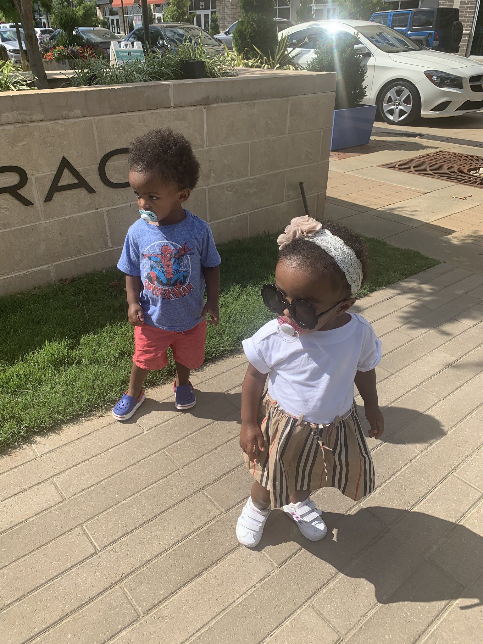 Bakari Sellers on Twitter: "Paparazzi everywhere. No pictures please!  https://t.co/B7HWg2diKc" / Twitter