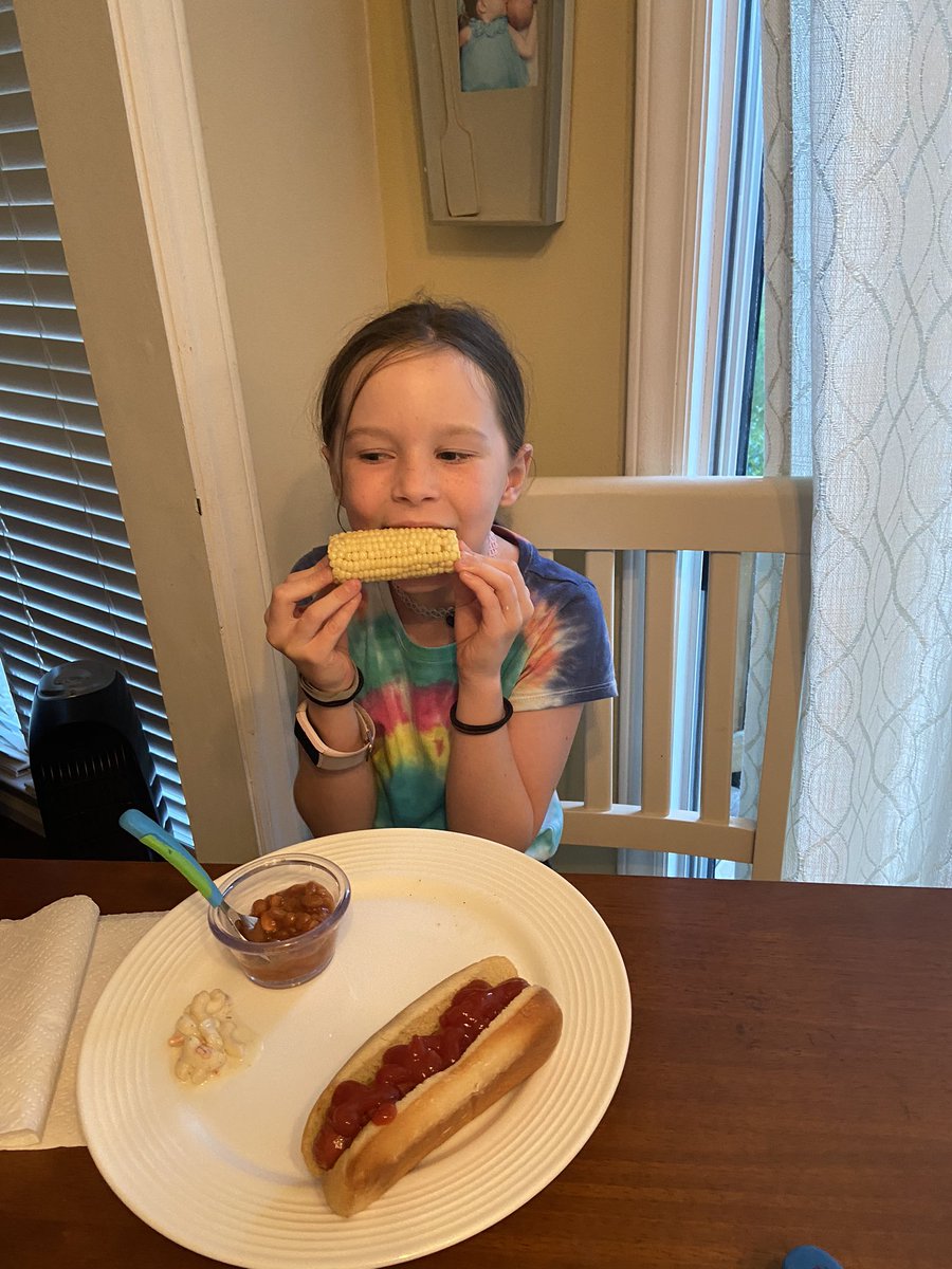 lmcw's tweet photo. corn on the cob for the first time in over two years! #greateight #bracesbegone https://t.co/0PL6y2Ji6e