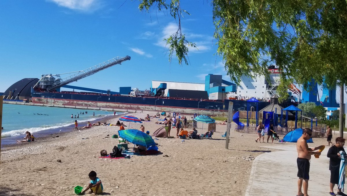 OPP_WR's tweet image. #HuronOPP conducted beach patrol in Canada&apos;s Prettiest Town today.The skies opened up this afternoon for a great beach day. Town of Goderich &amp;amp; Huron OPP appreciate everyone obeying social distancing rules for everyone&apos;s safety. @GoderichTourism #socialdistancingfun #summerfun ^js