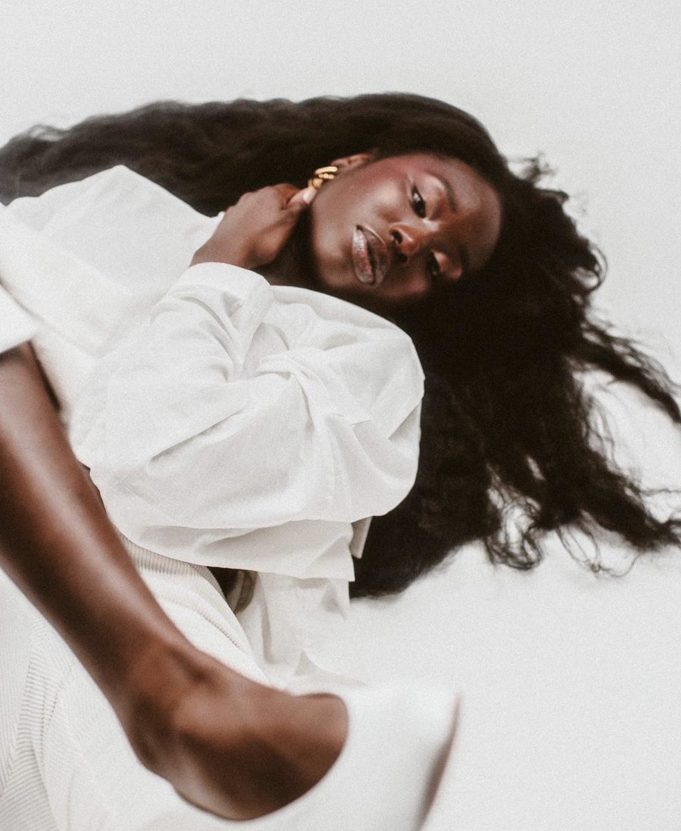 shingiaia's tweet image. hey, i’m a black female photographer and i capture black skin beautifully.