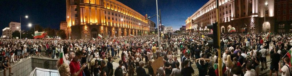Bulgaria is protesting against corruption within the currently elected government party, with the president himself coming out and inciting riots, which goes against the constitution. 🇧🇬 ❤️ #bulgaria