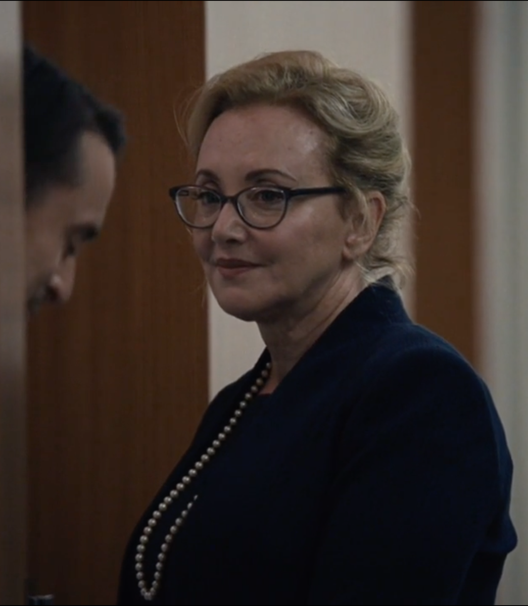 #30: First Gerri outfit EVERRR. Very traditional, very on brand, looking very fondly at Roman and I eat that stuff up with a spoon.