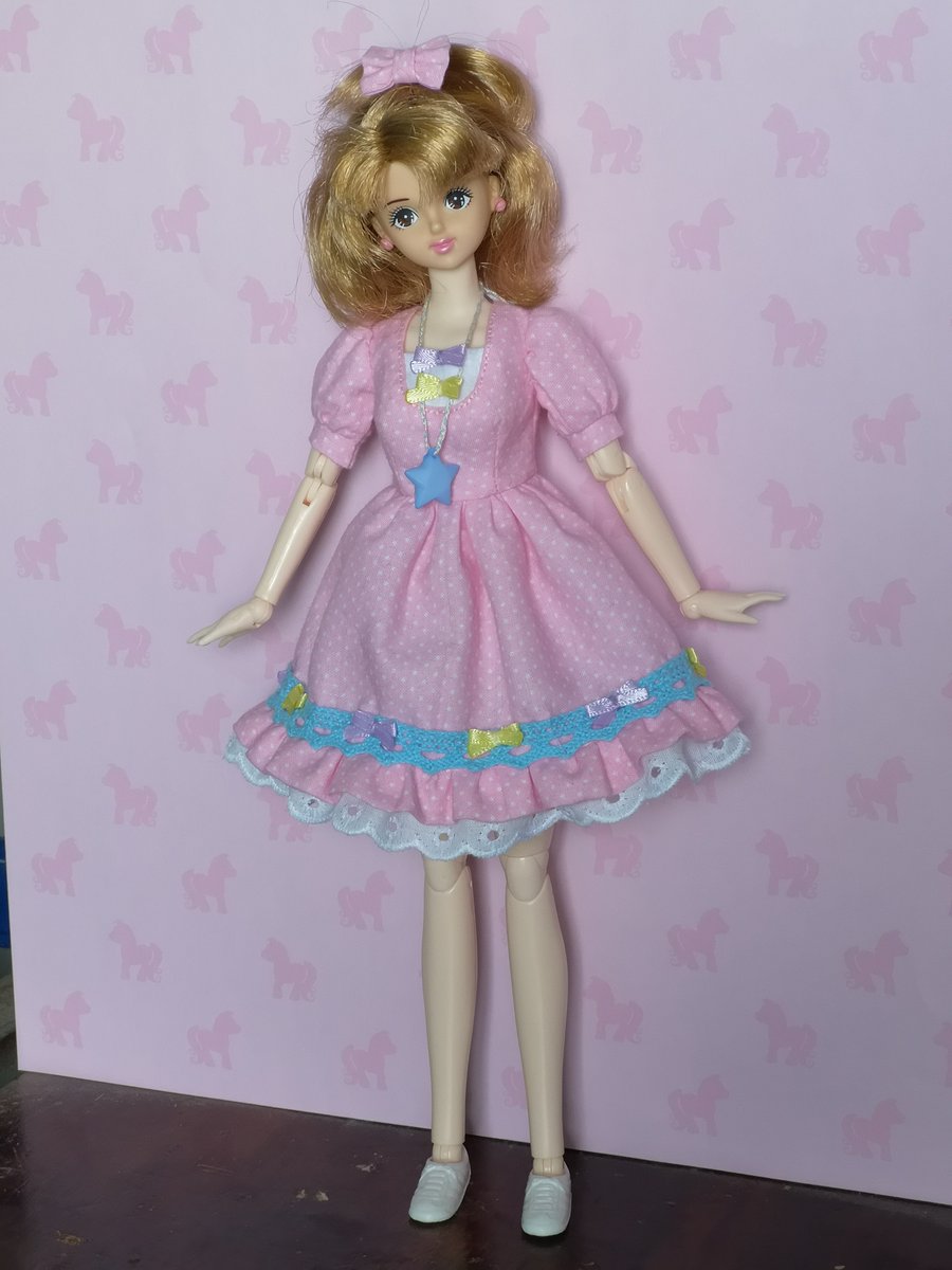 LadyLunaofLila1's tweet photo. #takarajenny #takarajennyfriend #sayaka #dollcrafts #dollclothes #sewing #lolita #harajuku #obitsubody #obitsu Finished making Sayaka a new dress with accessories😁. The white shoes are from early 90's Barbies Sister skipper, very nice fit on obitsu body. https://t.co/EmNvFPrHx6