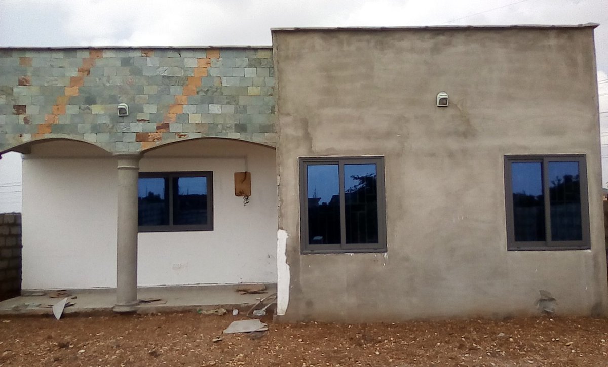 kelvingold76's tweet photo. 3 bedrooms at accra botwe school junction for 370,000gh cedis whatsapp +233201101118 for more info https://t.co/vuPWbLoZ0h