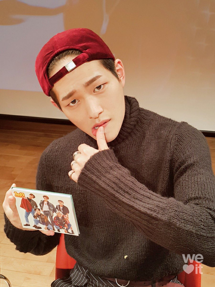 LOOK AT THEM THEY'RE PERFECTjinki best boy