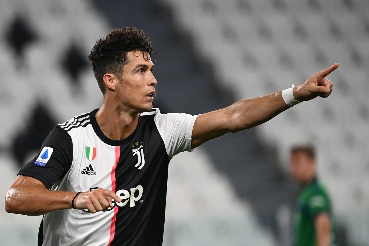 CR7_inside's tweet photo. Tout ceux qui veulent gagner un maillot du meilleur buteur en championnat en 2020, concours en épinglé les amis !! https://t.co/T1BRlIlsFn