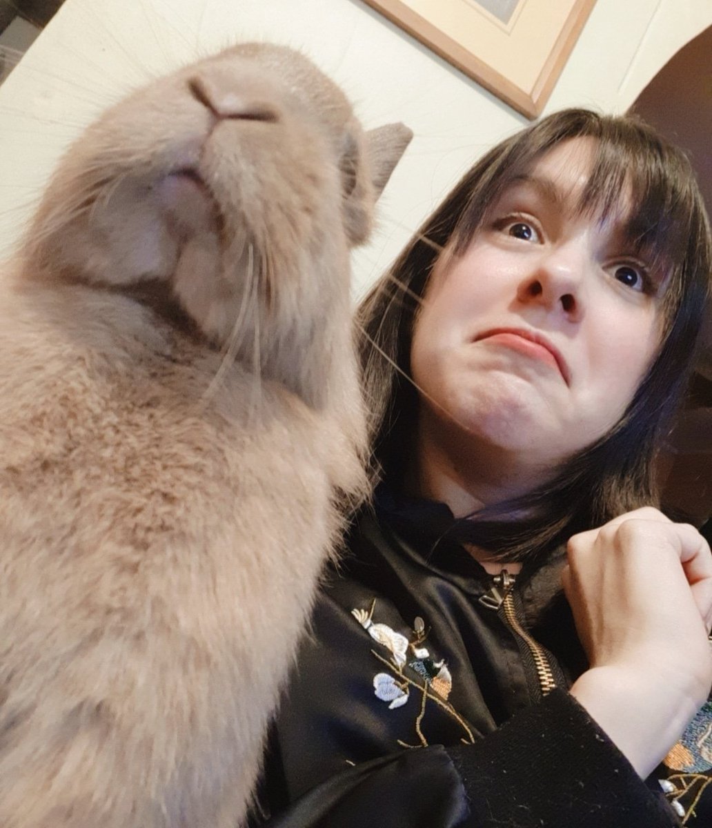 Piyoasdf's tweet image. Cuando vimos la intro especial del nuevo video 😂
youtu.be/SC_hmT0LEgI
Hoy se acaba el concurso a las 12 de la noche (Chile)‼ Para quienes preguntan cuando daré los resultados, bueno, imagínenme entrando al # en Instagram y Twitter, revisando sus trabajos uno por uno 😆