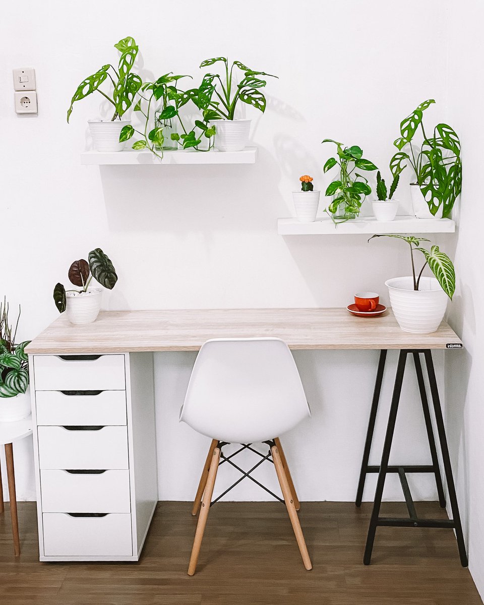 Aduh mohon maaf ada yang ke skip kemarin. Meja kerja nya kemarin itu beli di Informa , harganya Rp 1.600.000,- ya